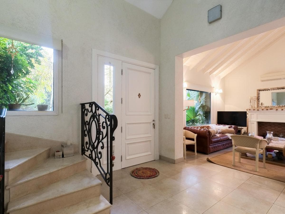 Casa con pileta y quincho en San Carlos